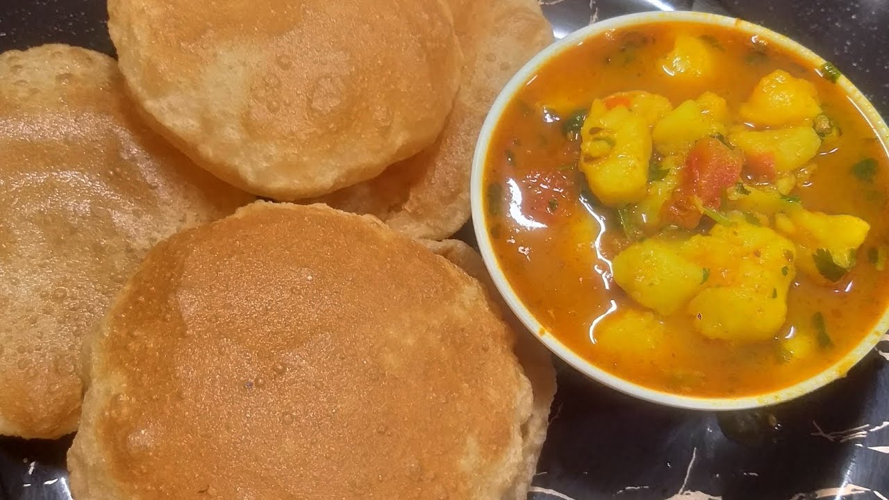 हलवाई जैसी आलू भाजी और गरमा गरम पूरी  आसान देसी रेस्पी 