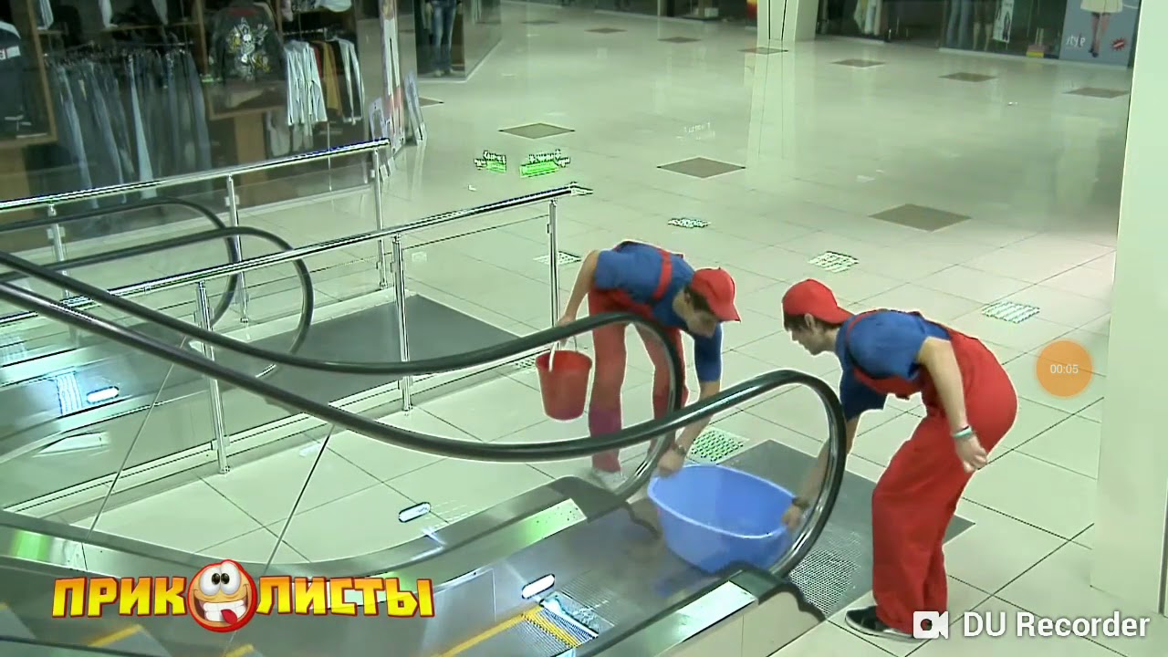 Prank cam&eacute;ra cach&eacute;e trop dr&ocirc;le
