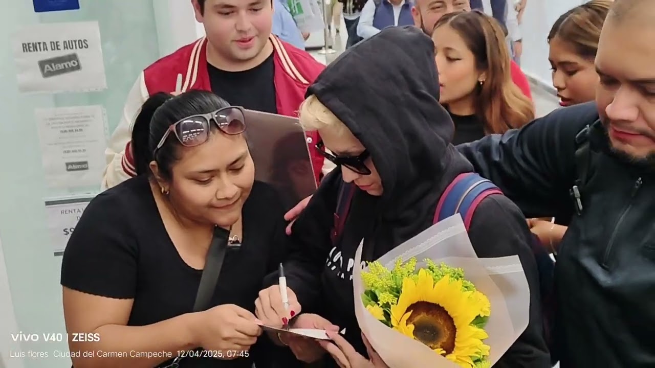 Luisito flores presenta @Monlaferte llegando a #CiudaddelCarmen