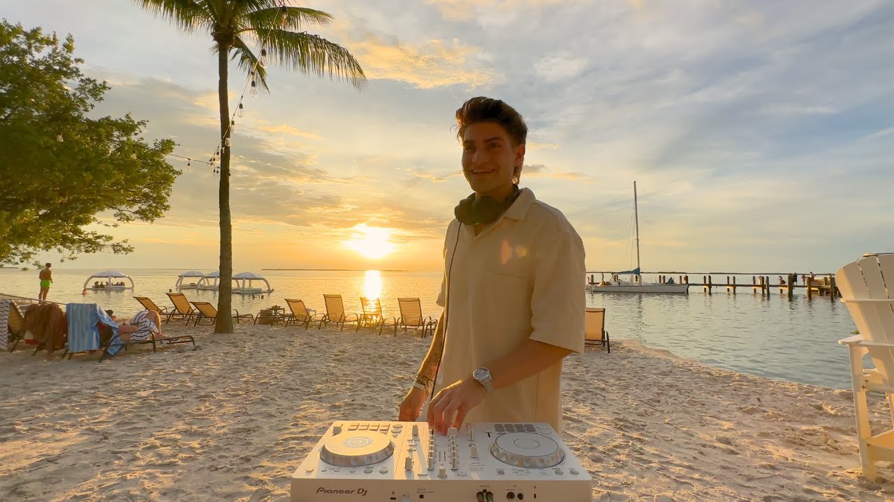 R&uuml;f&uuml;s Du Sol Sunset Mix on the Beach