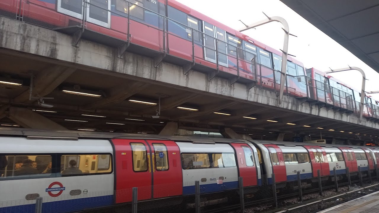 10 minutes at Trains at Canning Town! 22/2/22 (2s day!!!)