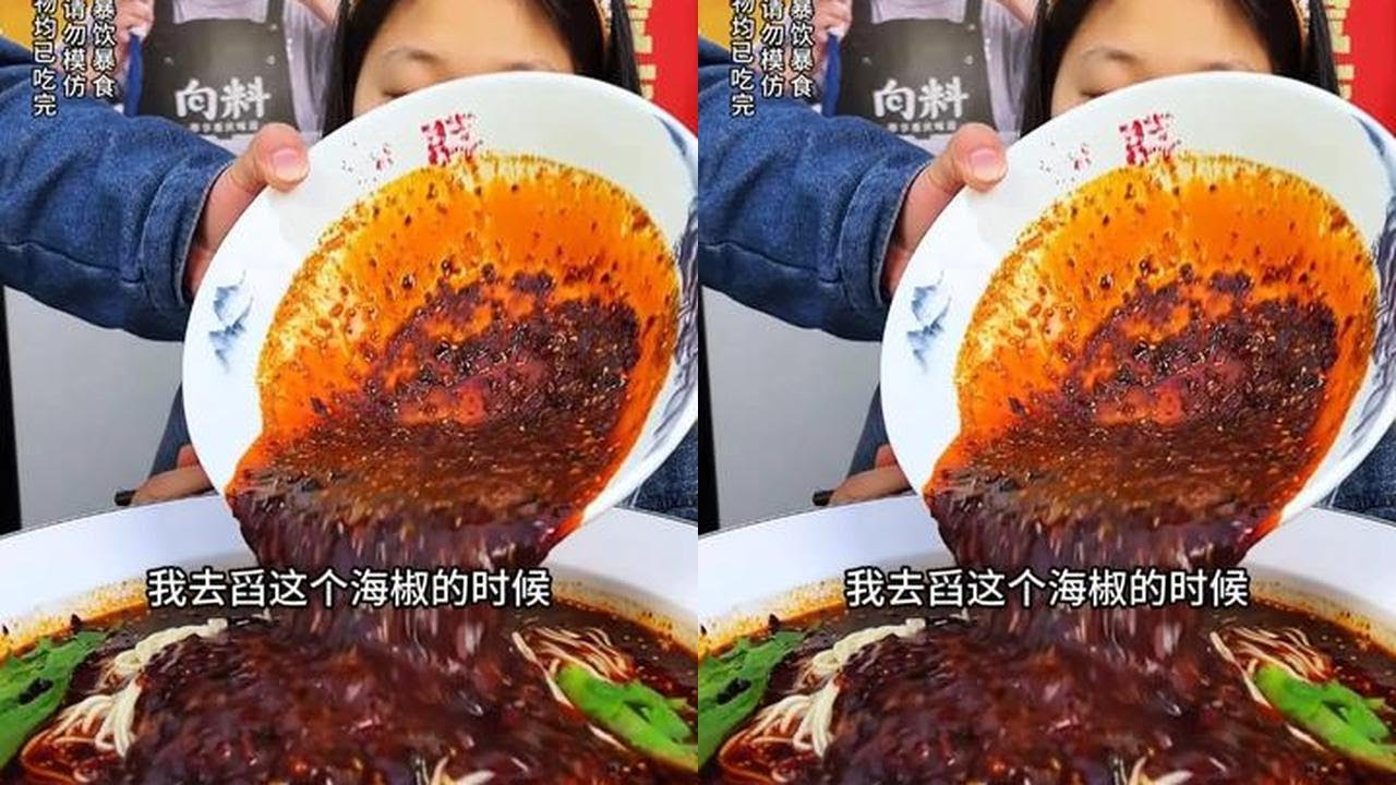 呛得人打喷嚏的加麻加辣，这个妹妹居然觉得不够辣！#吃辣 #小面调料