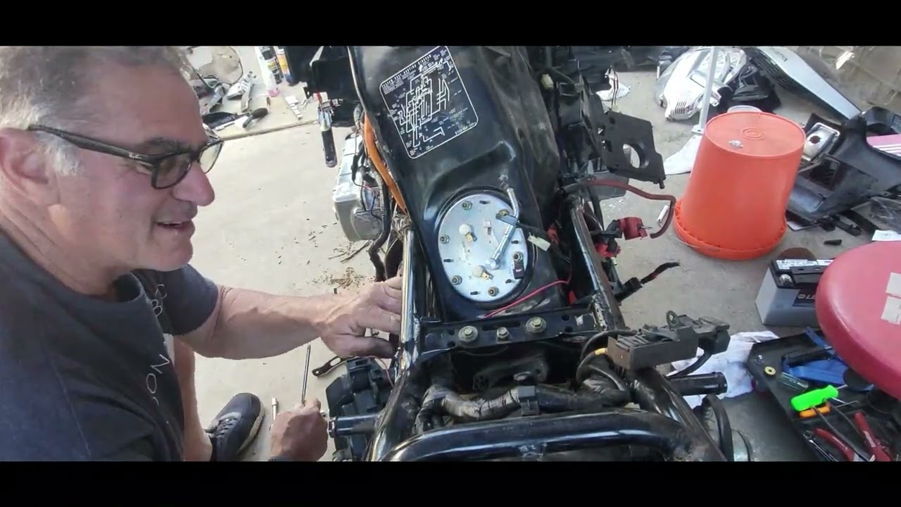1994 Goldwing Aspencade Fuel Tank Removal