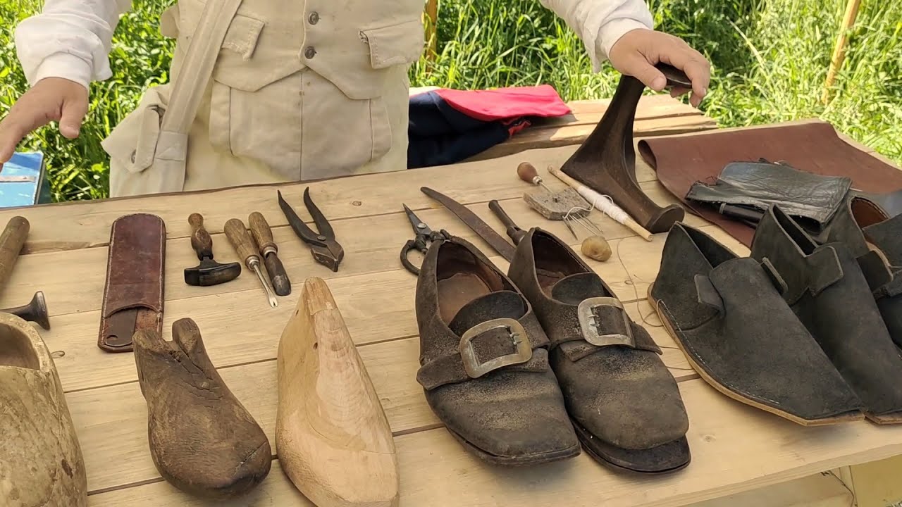 Обувь в 19 веке во Франции (Chaussures dans la France du XIXe si&egrave;cle). Времена и Эпохи