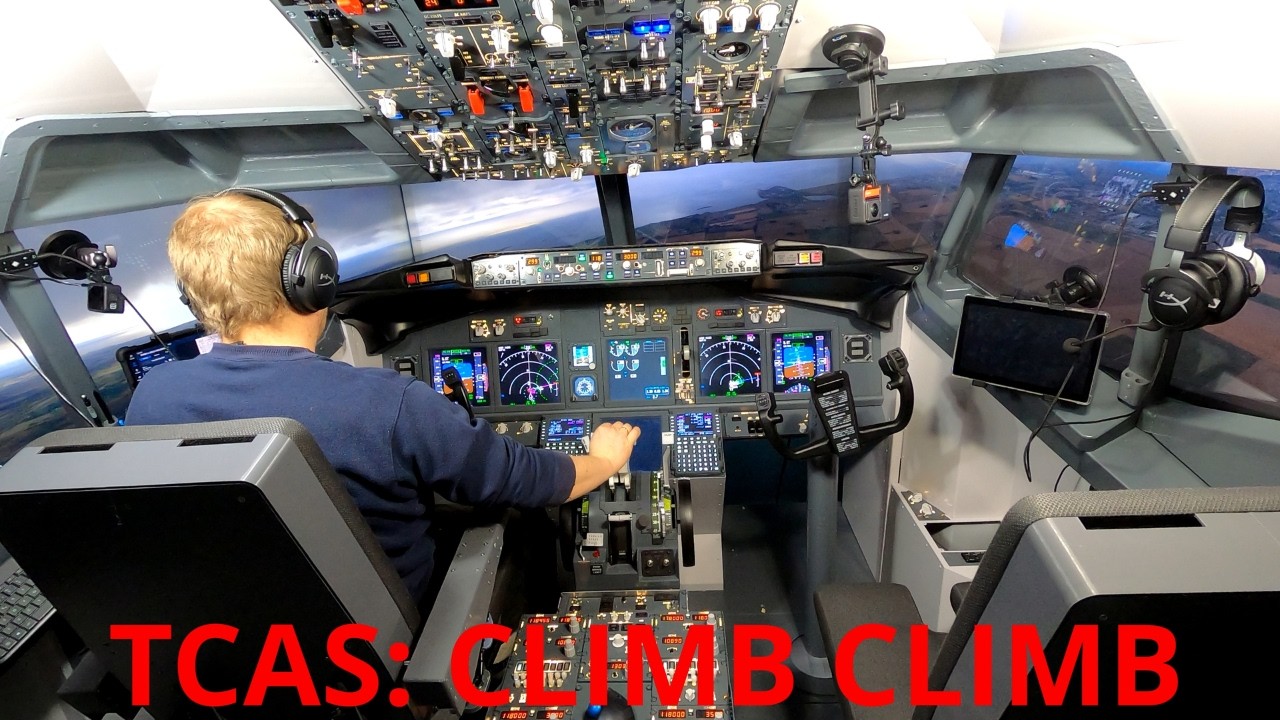 Oslo to Copenhagen in a realistic 737 motion simulator with BeyondATC