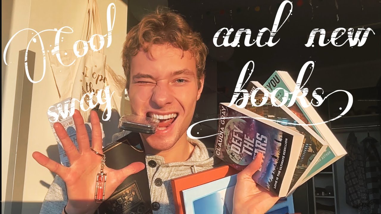 Little book haul & cool swag I was given!