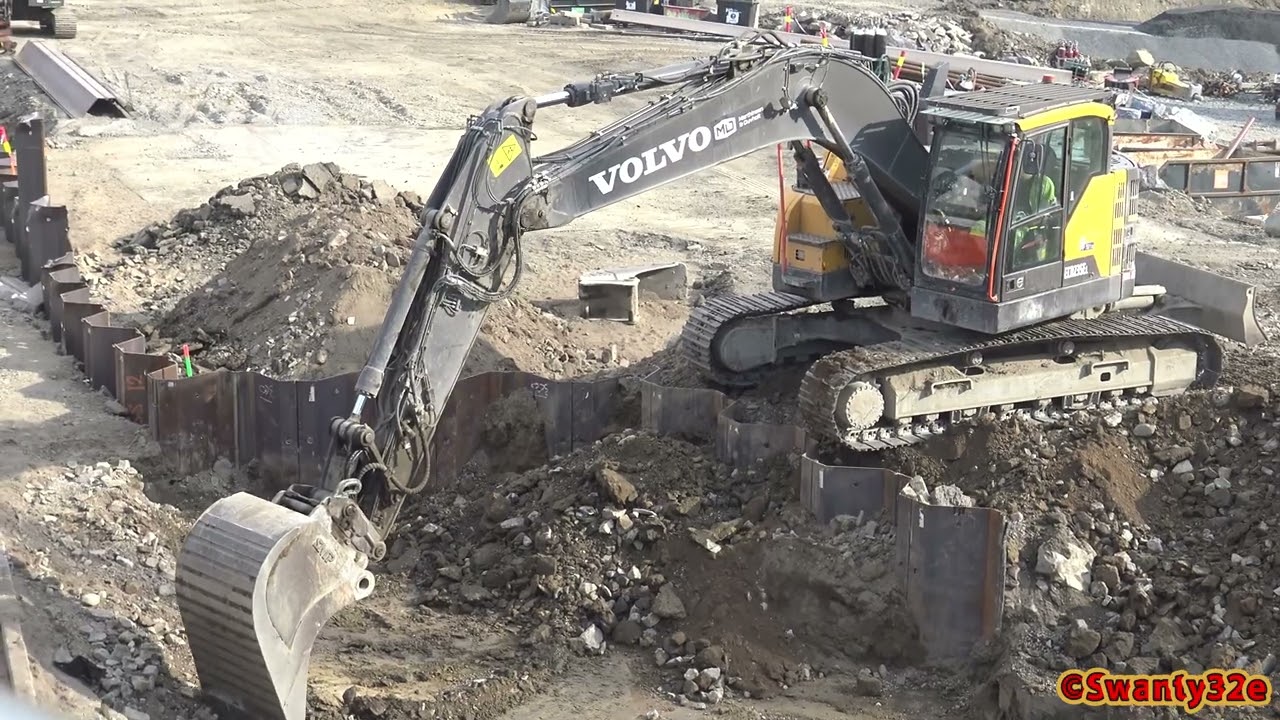 4K| Volvo ECR235E Climbing, Grading & Piling Dirt