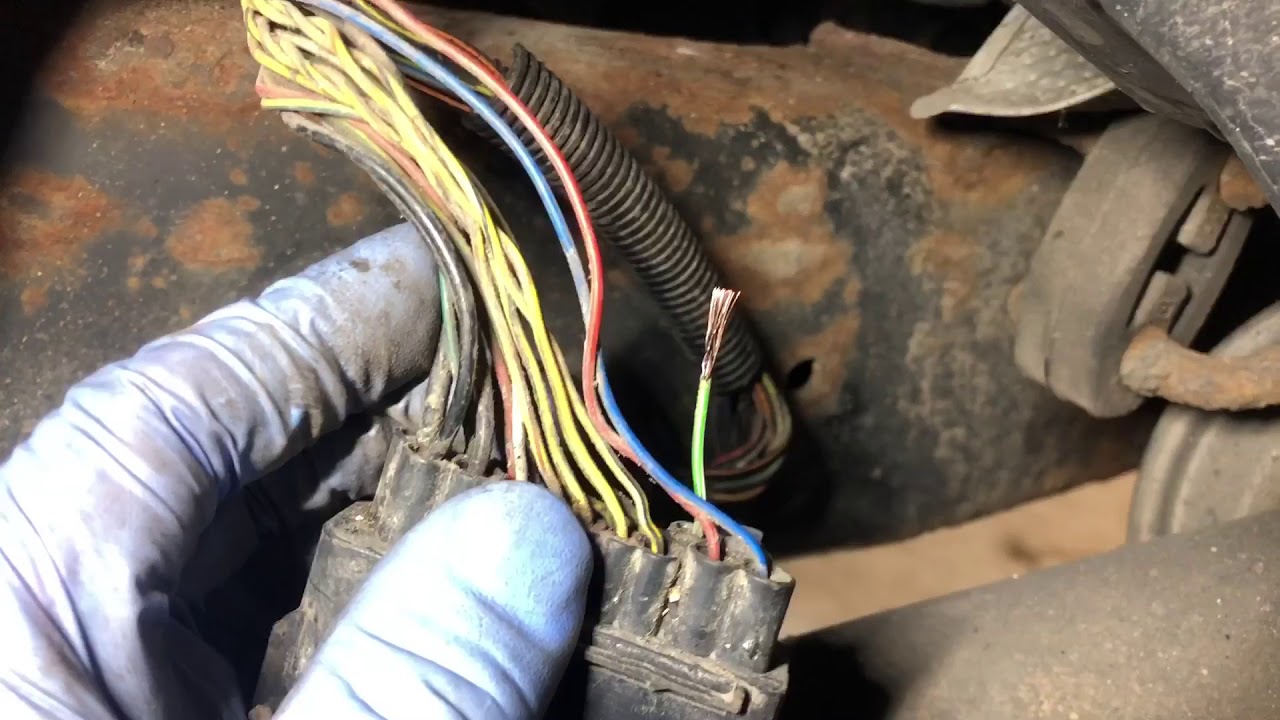 Chasing handbrake wiring faults on a Discovery 3...graphing multimeters are useful!