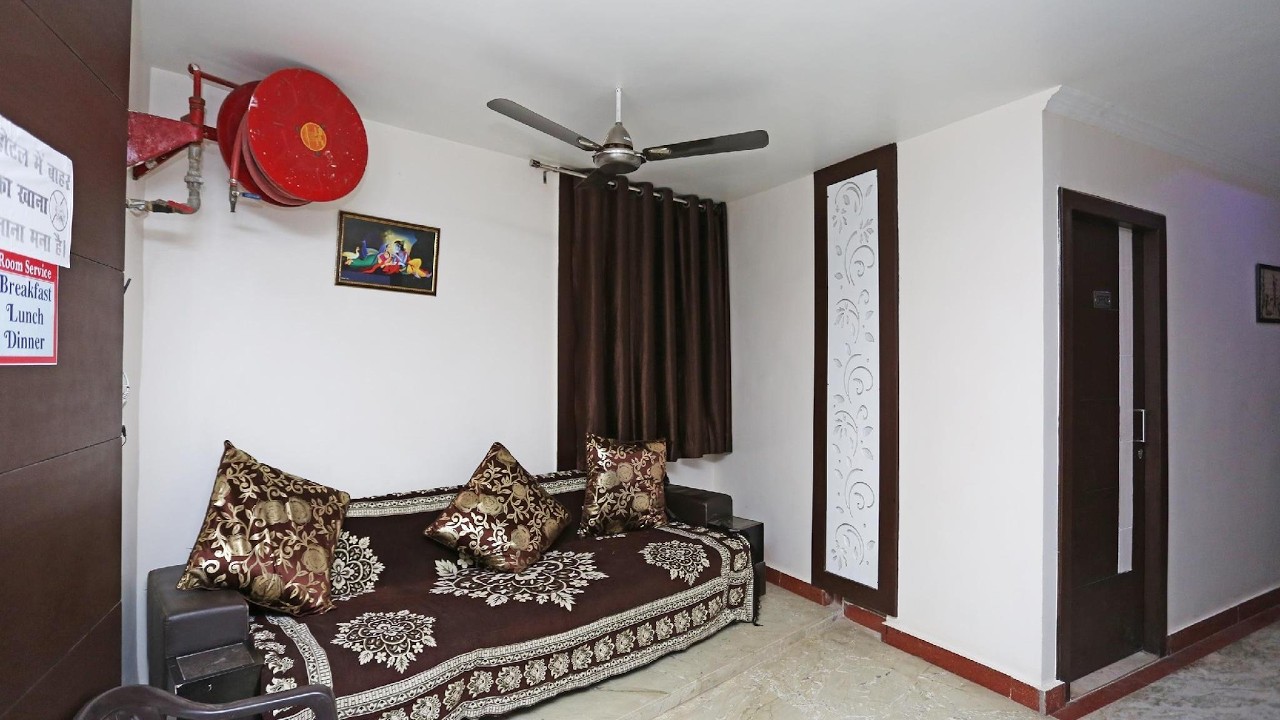 Флагманский отель OYO 14220 Hotel Br Plaza, Агра, Индия | Отдых в Индии