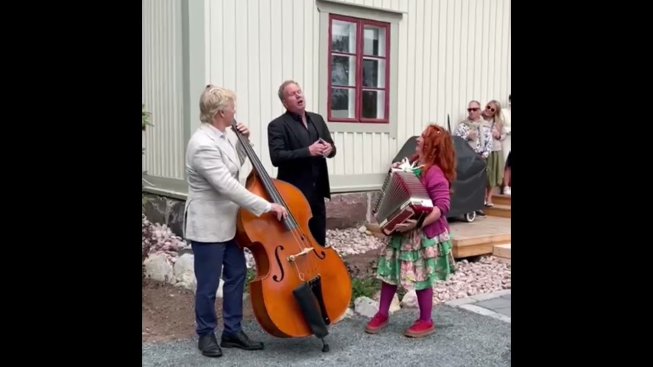 Laulavat Tarjoilijat & Tessa Virta Duo yksityistilaisuuksiin