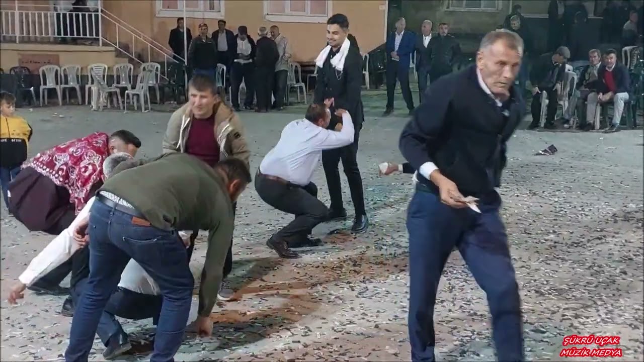 Ahmet Taş HD Klip Çiftetelli Adam olamassın sen Karı bulamassın sen