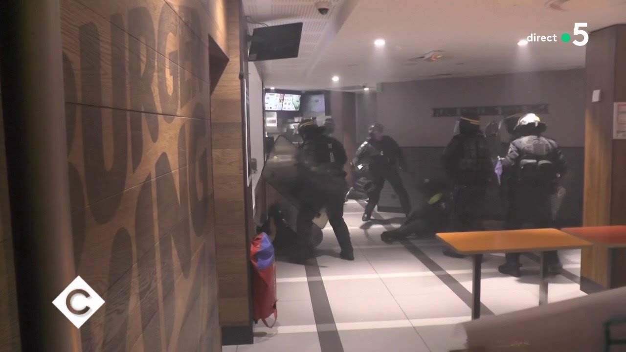 Violences policières chez Burger King - C à Vous - 24/06/2020