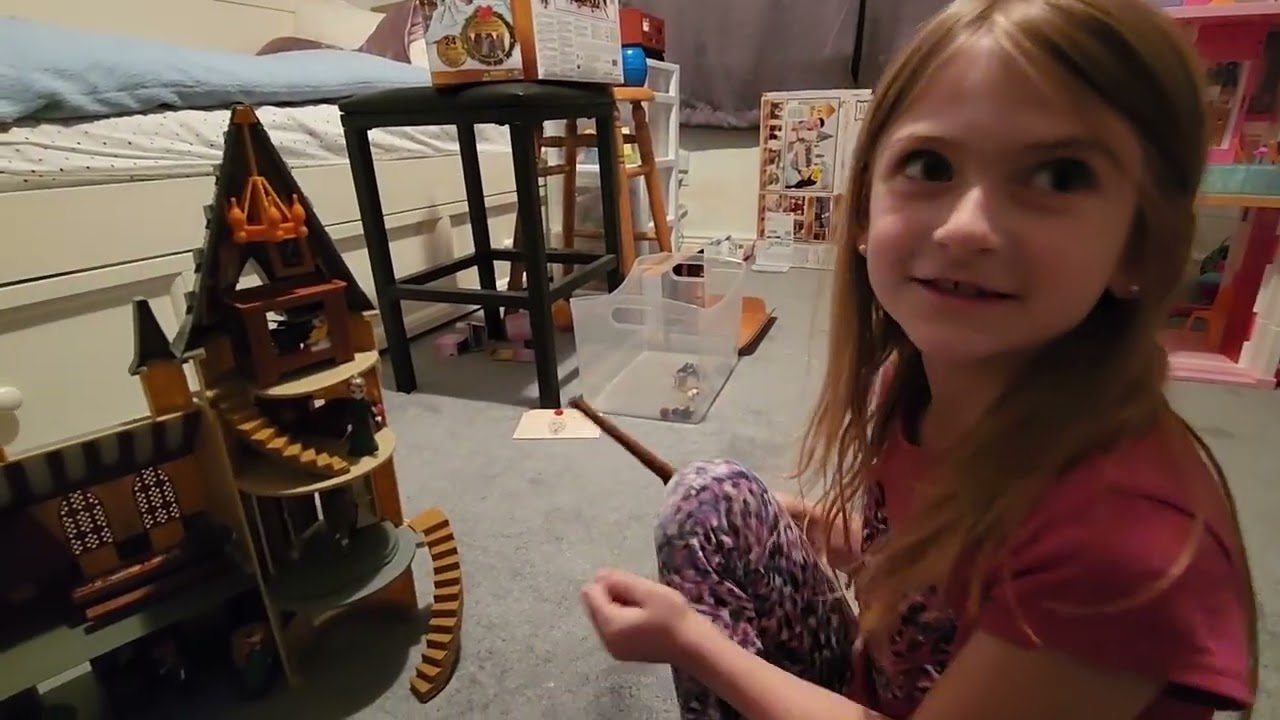 Scarlett opens the Harry Potter magical minis Hogwarts castle...so much excitement, so much magic!