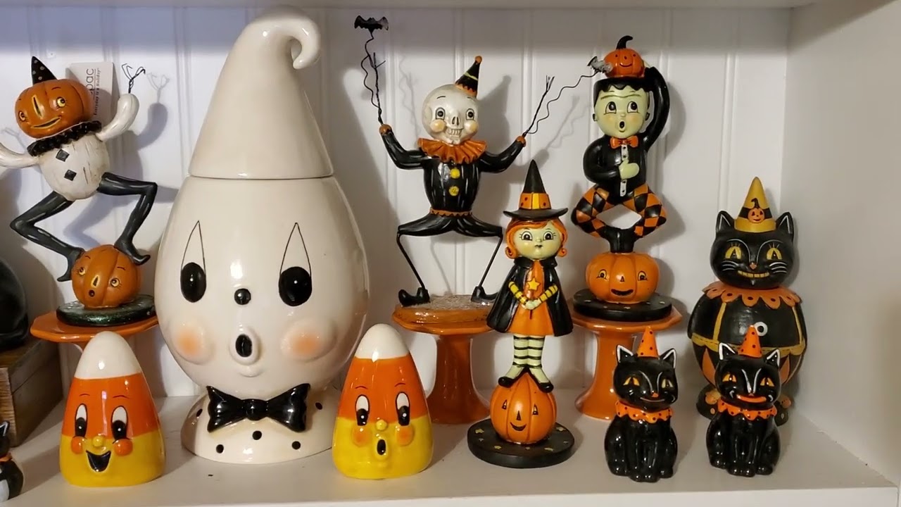 HALLOWEEN JOHANNA PARKER SHELVES IN KITCHEN SEPTEMBER 13, 2023🖤🎃👻🐈‍⬛👻🎃🖤