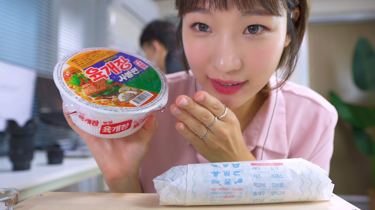 [ASMR] 직원 뒤에서 조용히 먹는 컵라면 참치김밥 이팅사운드 | 남동생 첫 출연