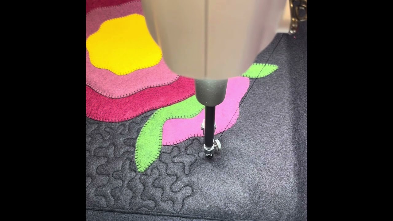 Handi Quilter Micro stippling foot. Tiny longarm quilting in small spaces.