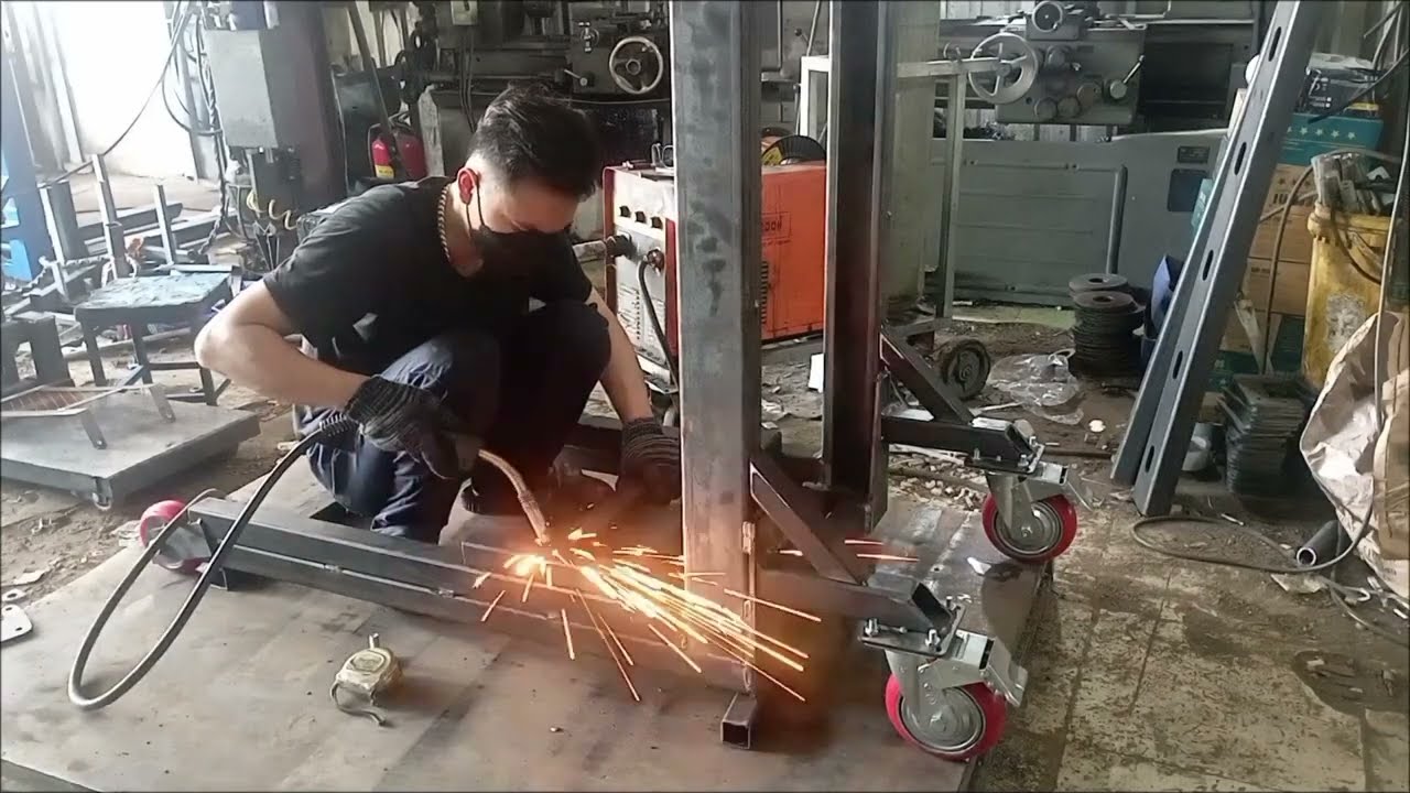 Xe Nâng chế