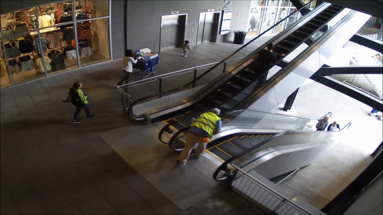 escalator glass & silver cleaning2