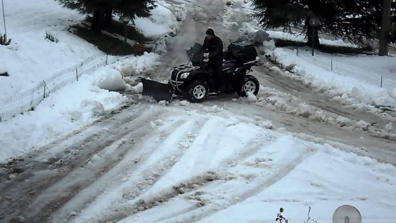 quad con pala neve.MP4