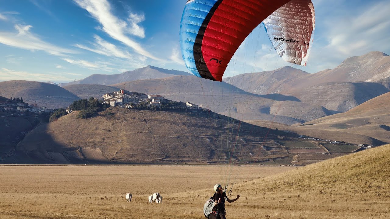 Der Traum vom Gleitschirmfliegen - Castelluccio