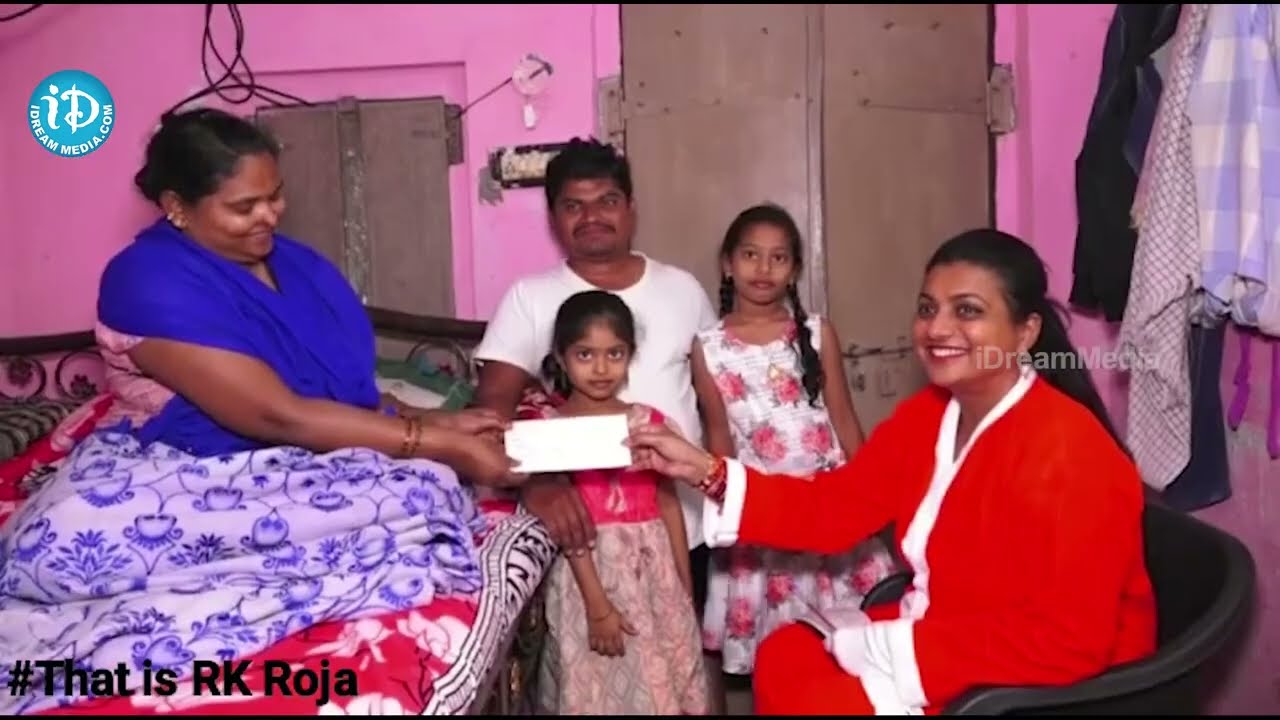 క్రిస్మస్ తాత ల మారిన మంత్రి రోజా..! | Minister RK Roja Selebrates | iDKakinada