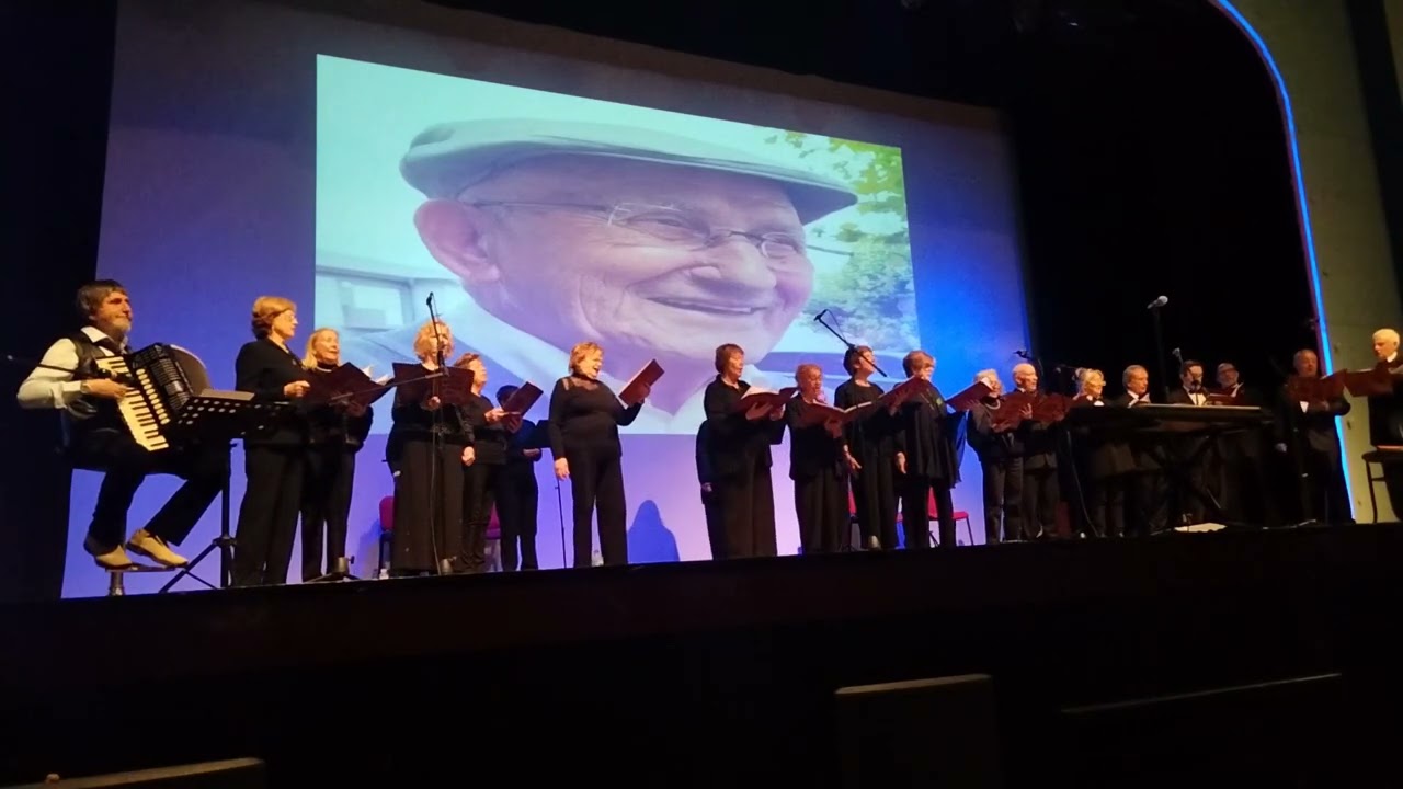 VIOLETA PARRA - INTERPRETA - CORO SANTA MARÍA DE CUETO - GRACIAS A LA VIDA - ESPAÑA...