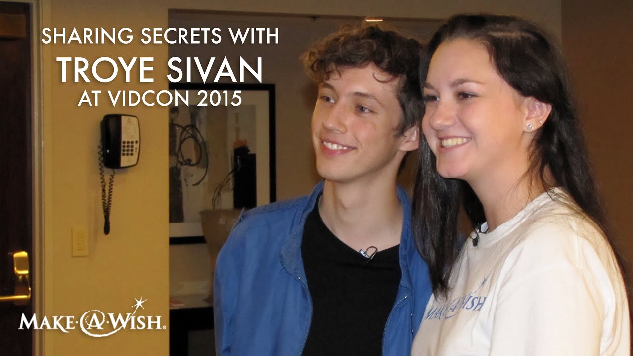 Vidcon 2015: Troye Sivan Shares Secrets with Mackenzie