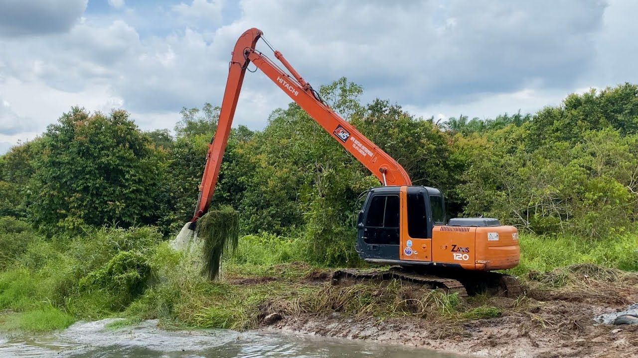 CLEAN UP A DITCH WITH AN EXCAVATOR