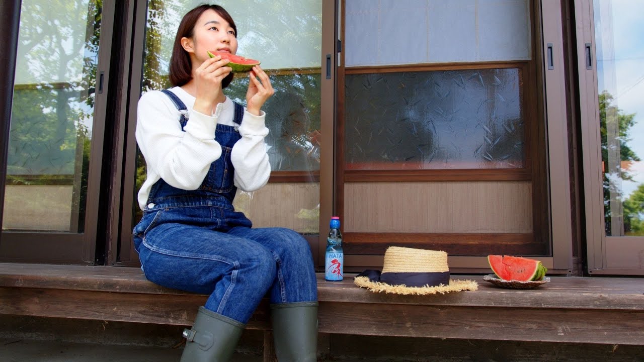 A watermelon splitting game, is a traditional game in Japan [Japanese Countryside]