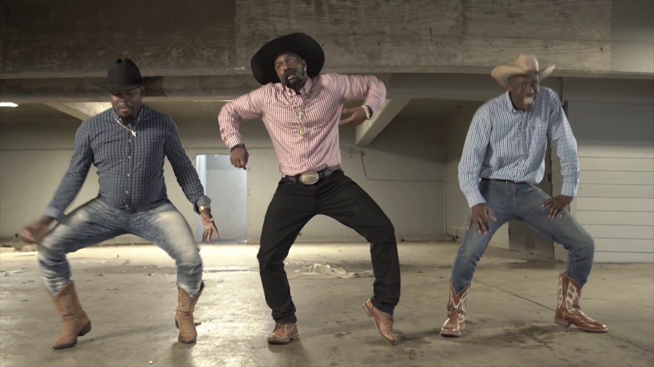 Walking Into 2019 Like. (Tio Choko)