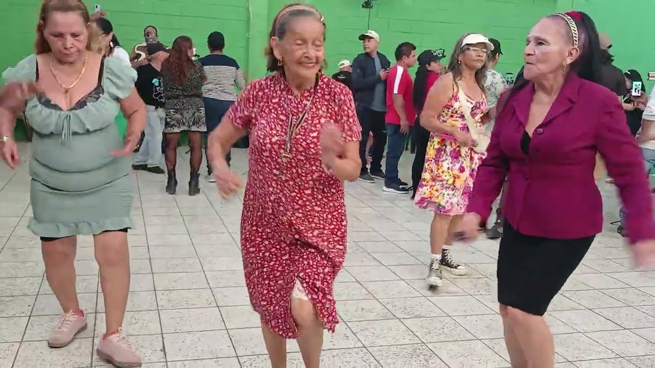 😱PARA MOVER EL BOTE NO IMPORTA LA EDAD VEA COMO SE MUEVE HILDA LA COQUETA💃💃💃🥁😱