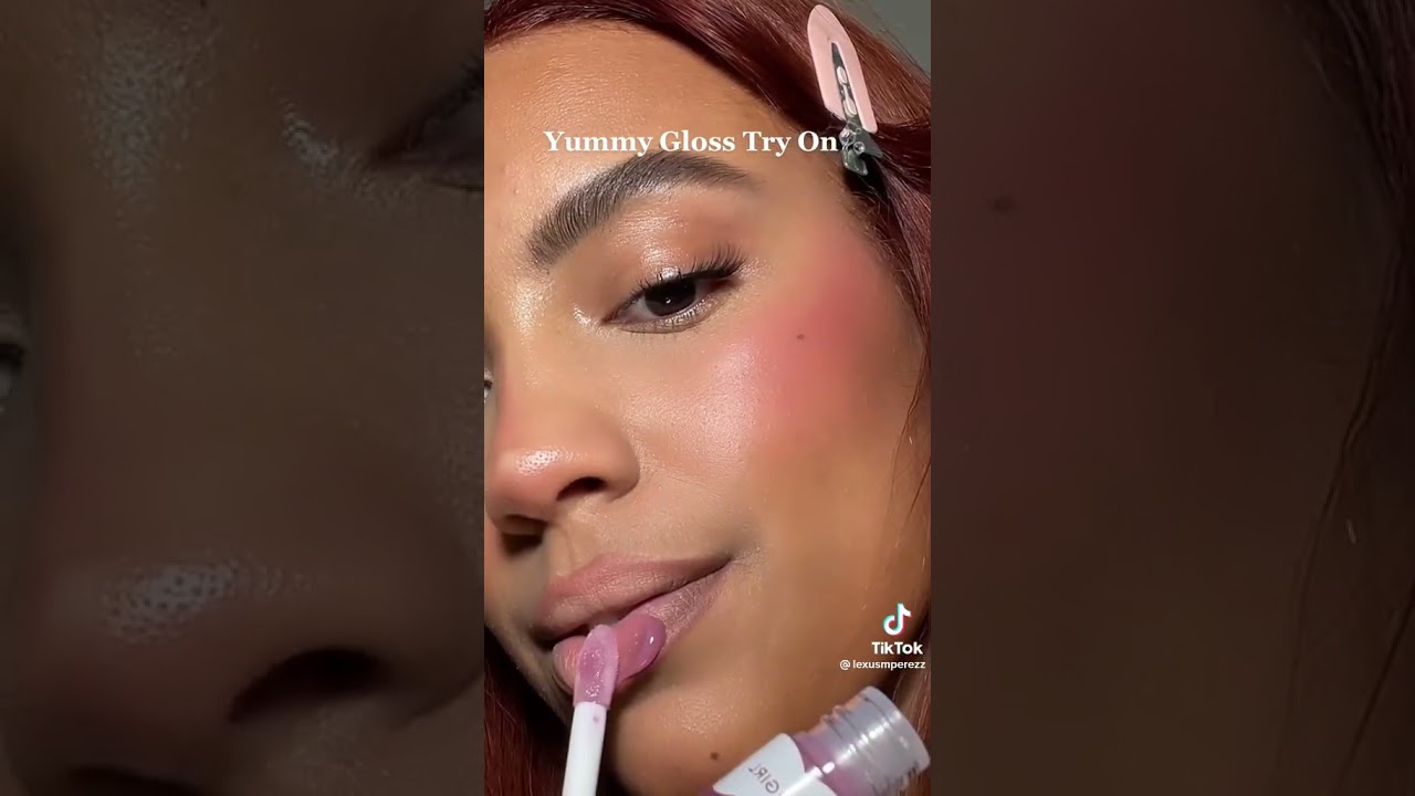 Yummy gloss try on♥️🥰😘😘 