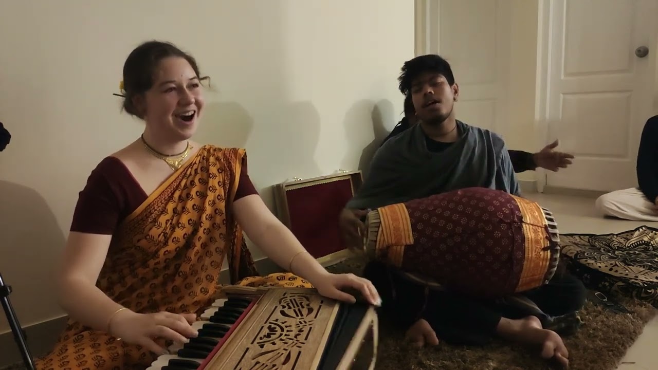 হরিনাম সংকীর্তন Hare Krishna kirtan, Anuradha Radha Madhava, sridham Mayapur Harinam sankirtan yajna