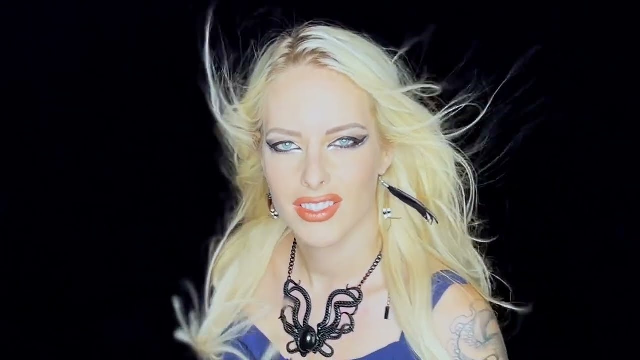 DORO - WALKING WITH THE ANGELS (cover)