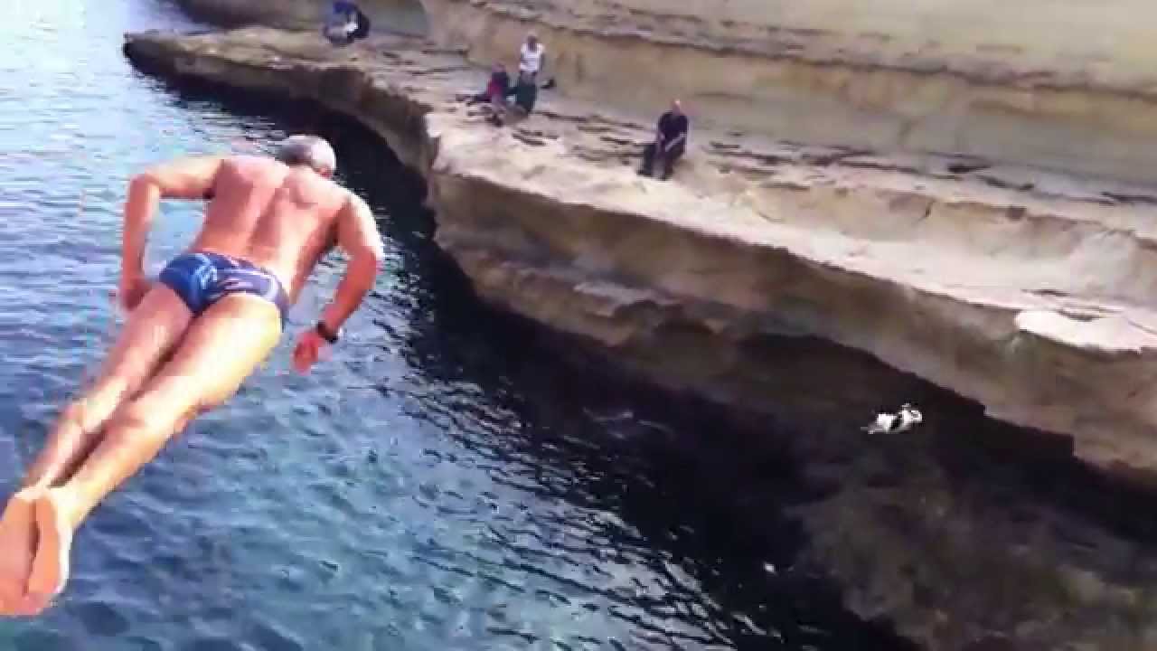 St. Peeter Pool - Malta -  Titti Dog Super Star-The Diving Dog