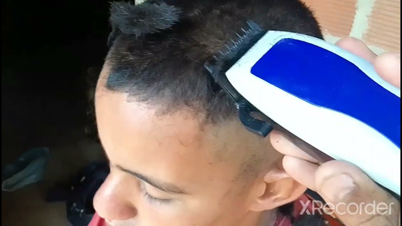 Como corta um corte de cabelo militar em casa