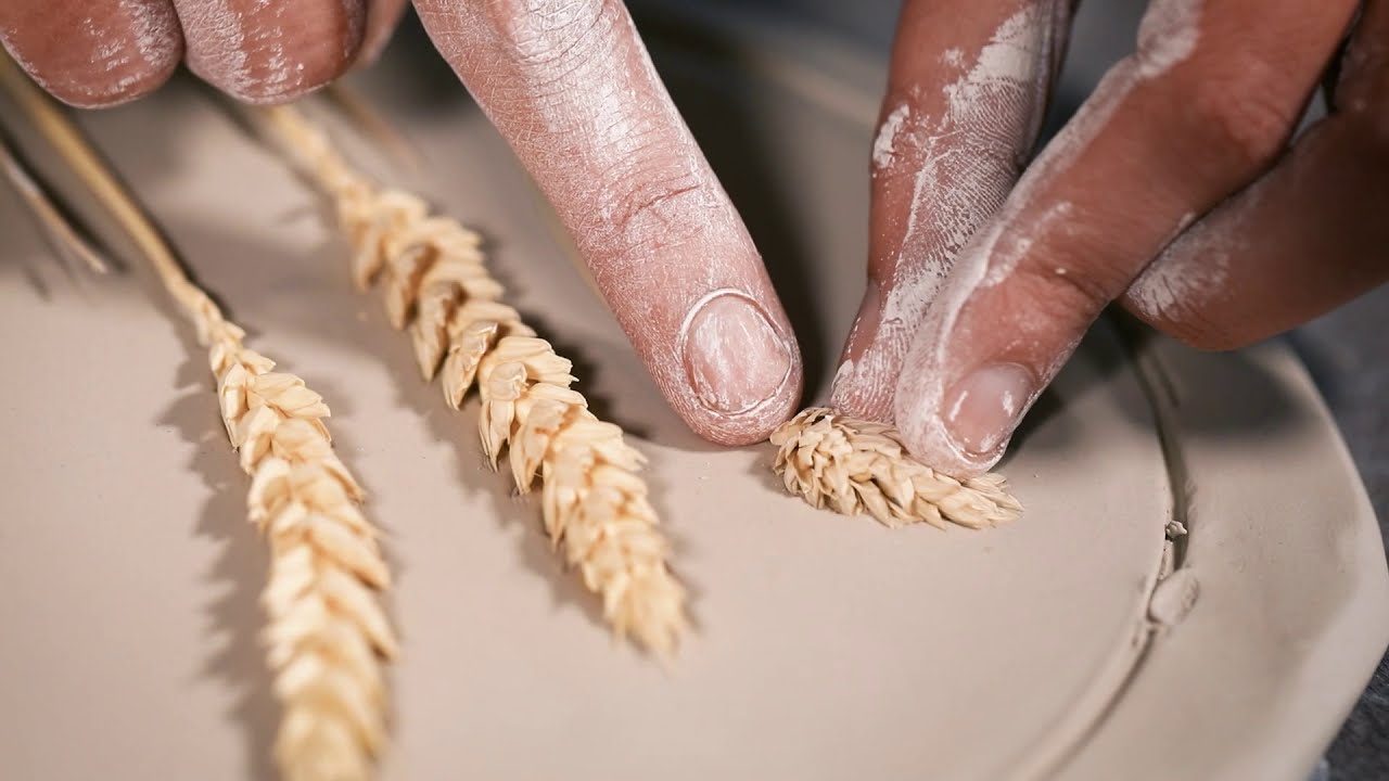 How to make a plate from self-hardening clay with imprints of dried flowers