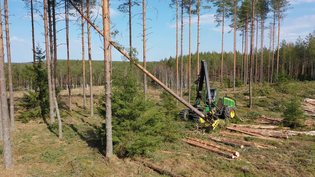 Jd 1270G. John deere metsäkone.
