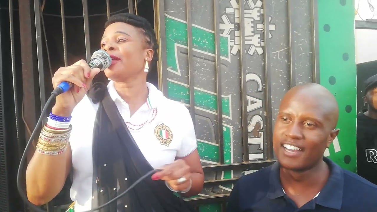 Dr Sophy loko vapfuxela vaseketeri vavona leka nkovani liquor.
