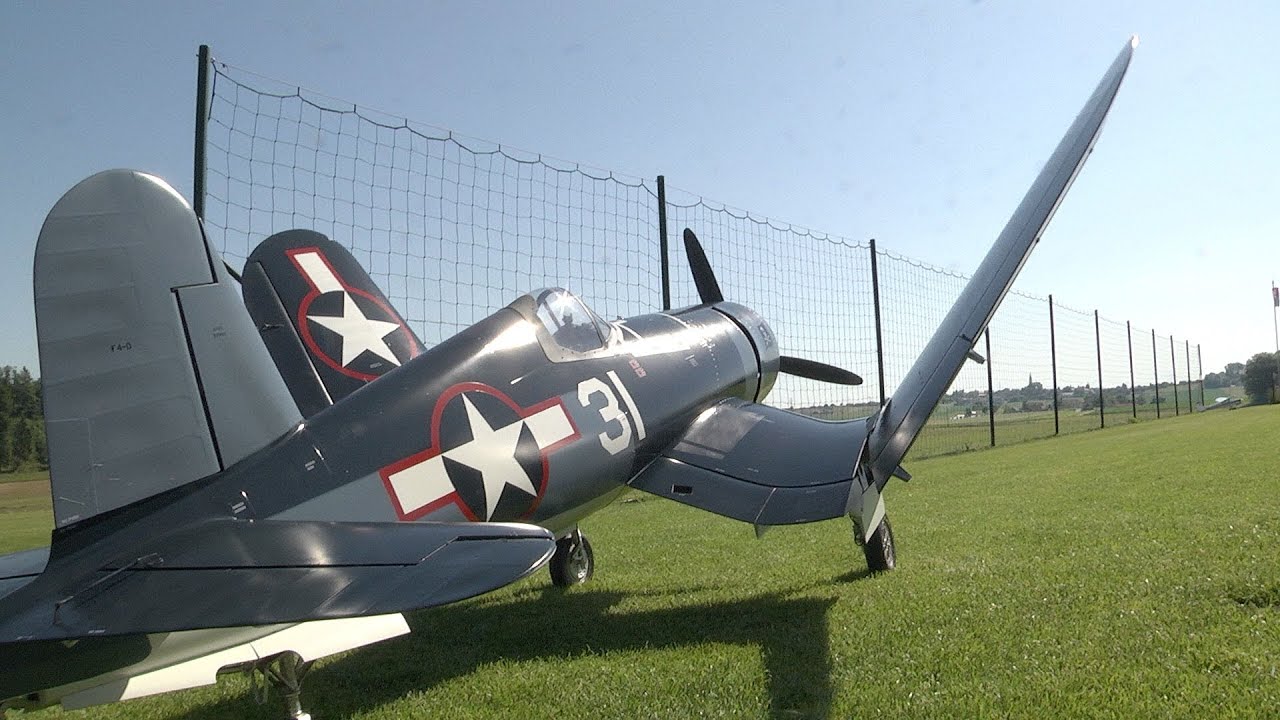 Maidenflight of a 2,8m wingspan Corsair F4U with hydraulic folding wings and a Moki 250