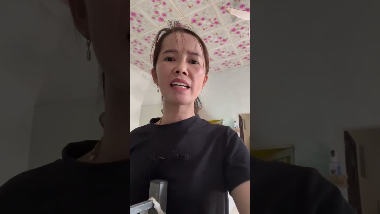 người hổn nhức mỏ ó ( ăn ở trước bàn thờ mà chối )