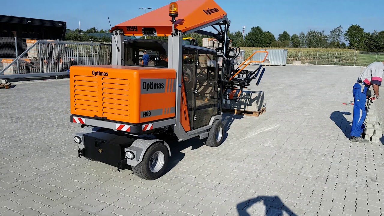 Maschinelle Pflasterverlegung mit der Optimas H99 durch Fa. Riedel Pflasterbau