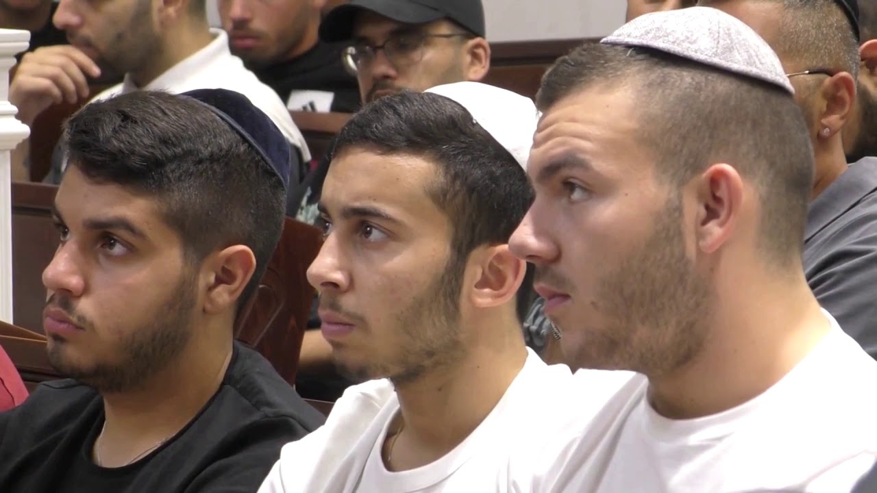 משה רבנו מתחנן להכנס לארץ אבל לא בכל מחיר. חידוש עם מוסר גדול!!!