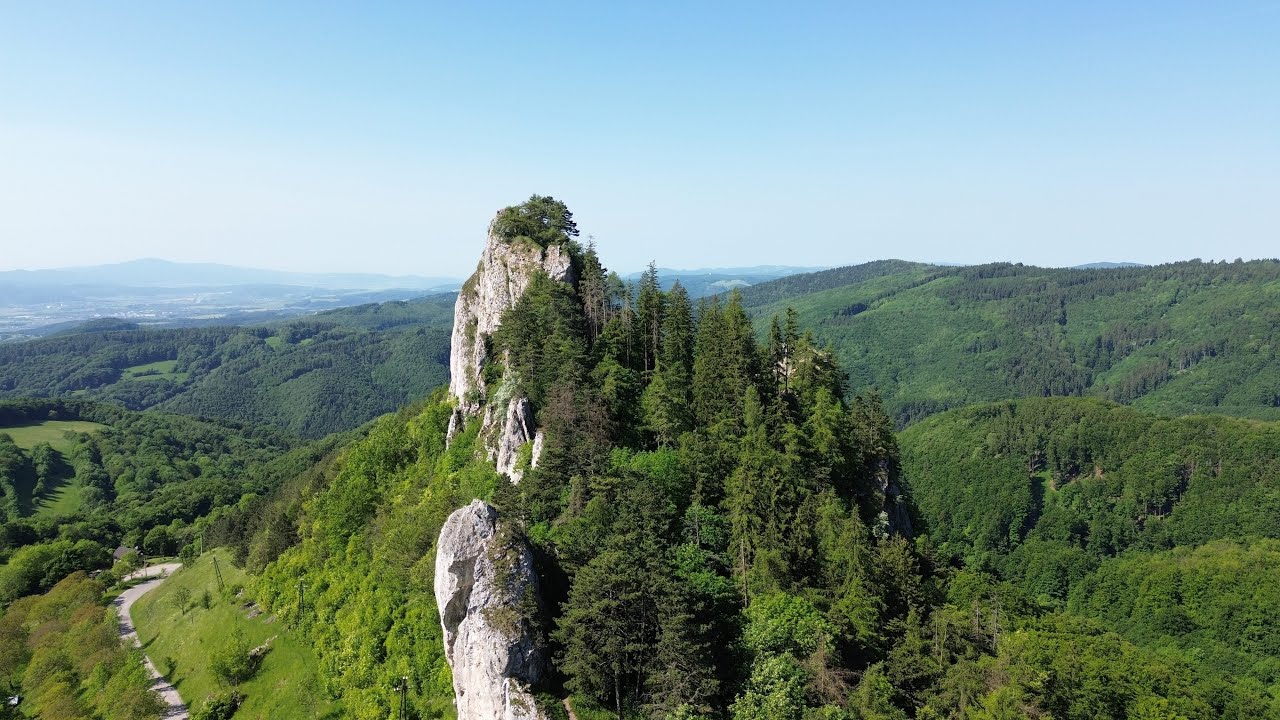 Hrad Vršatec a Vršatské bradlá