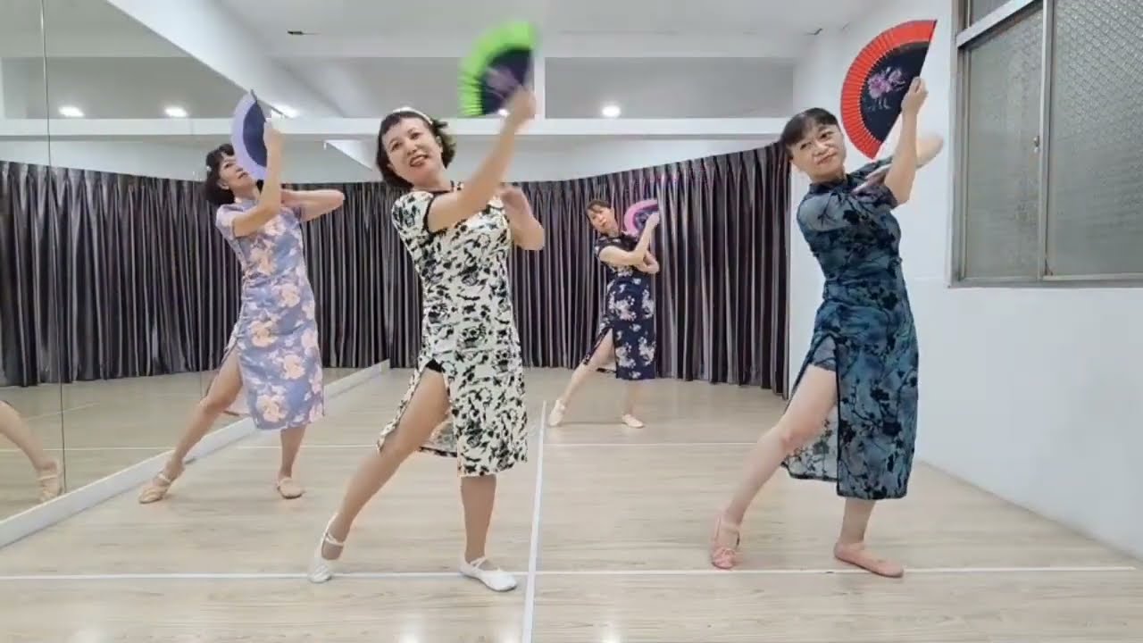 夜來香舞蹈,穿旗袍跳摺扇舞💃