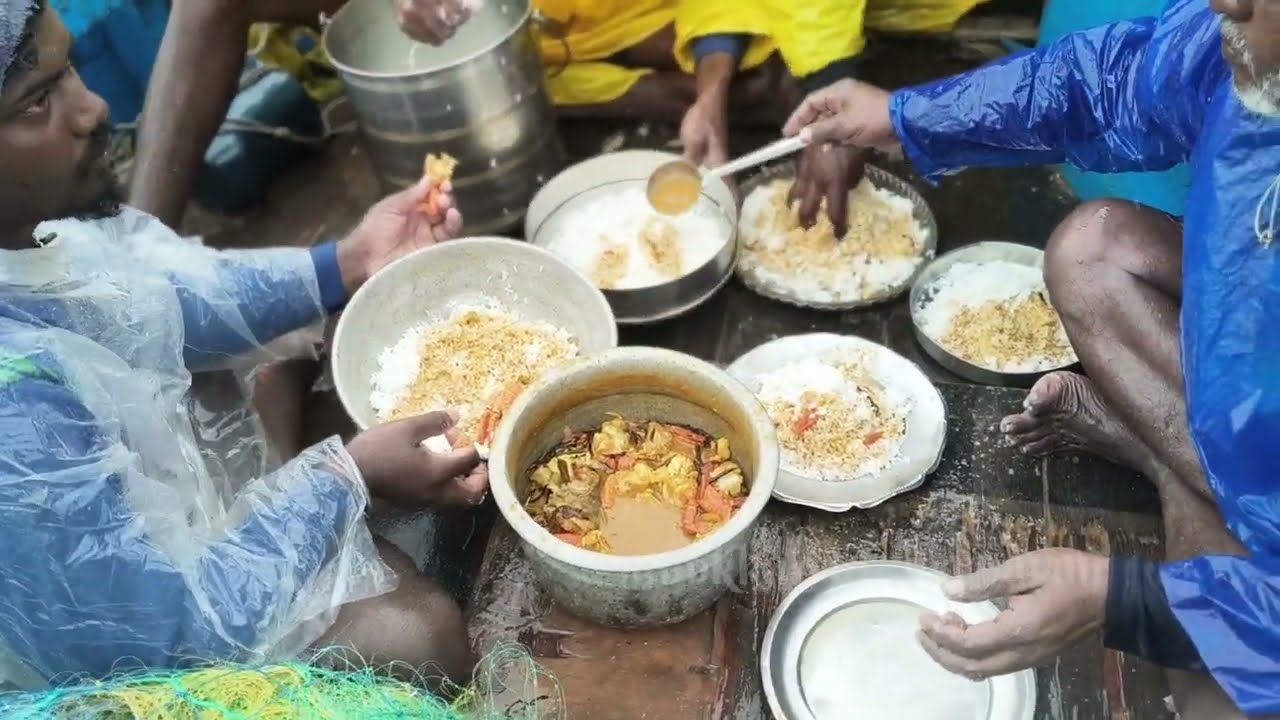 மழையோடு சமைத்த நண்டு மீன் குழம்பு  - mookkaiyur meenavan