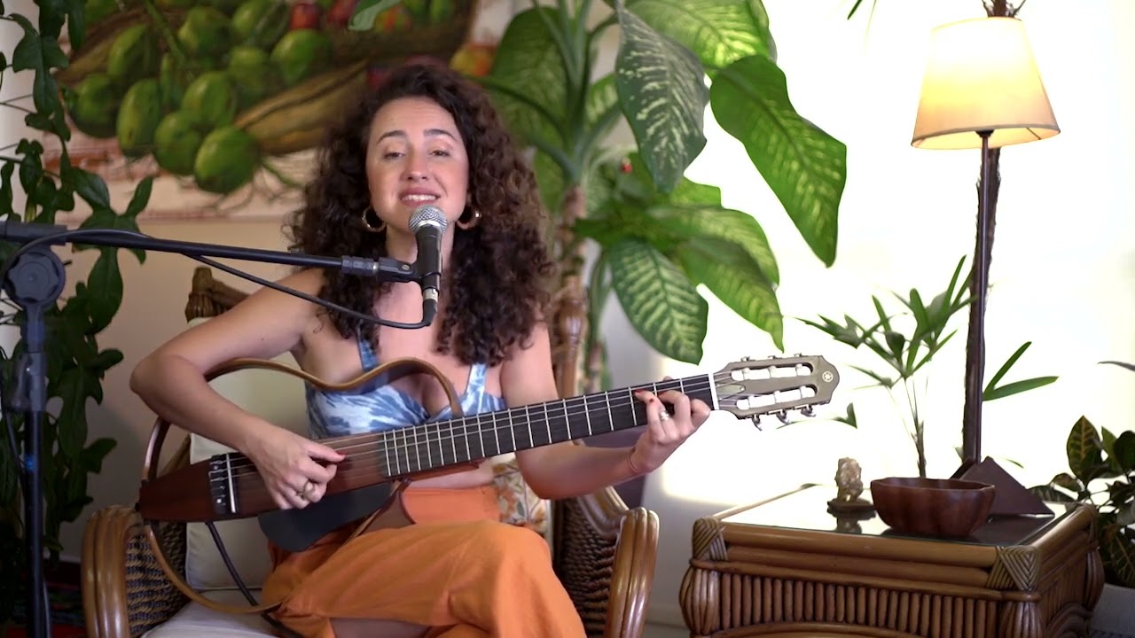 MÃE - Nicole Salmi