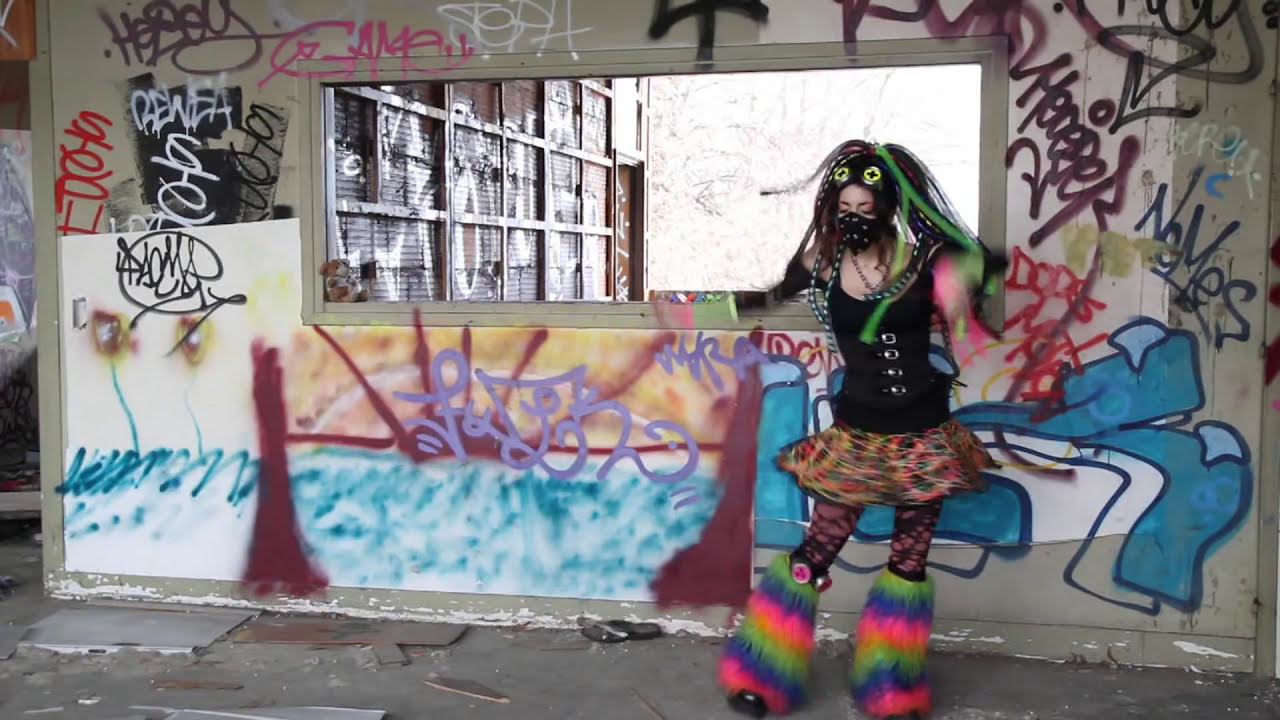 Industrial Dance -Active Parano&iuml;d - OPIUM -  Pitite Oudy Cyber Goth dancer