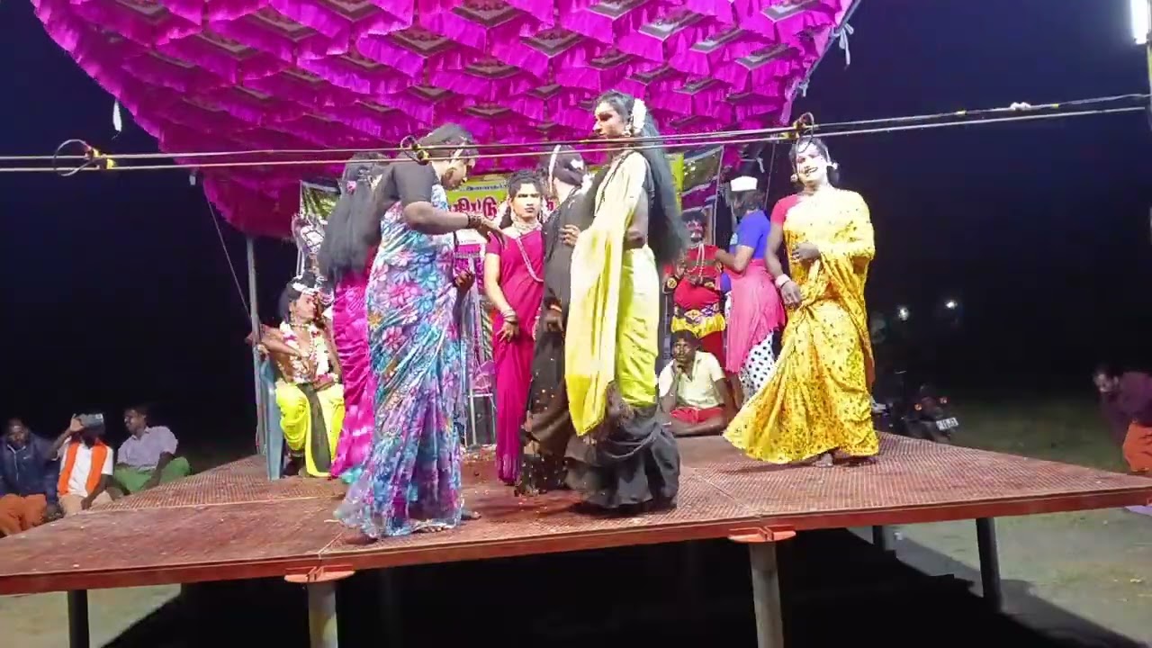 நாட்டிய பெண்களிடம் இருவர் செய்யும் சேட்டைகள்