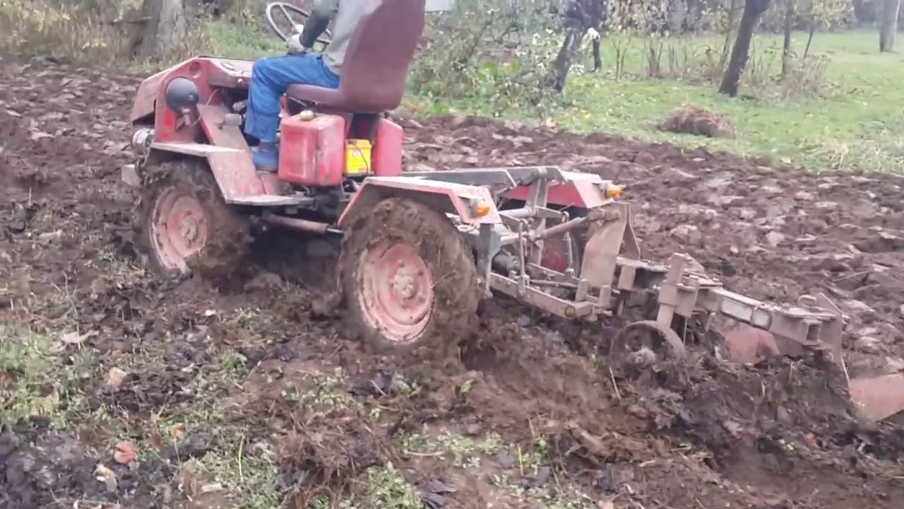 Прикарпатець, 2018, тмк 02,вспашка минитрактором 4&times;4,двохкорпусный плуг, прикарпатец